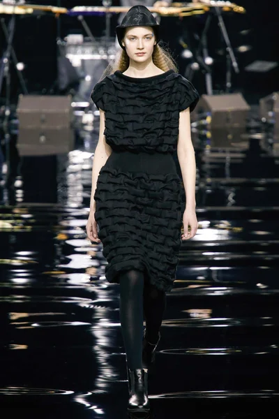 Look 10